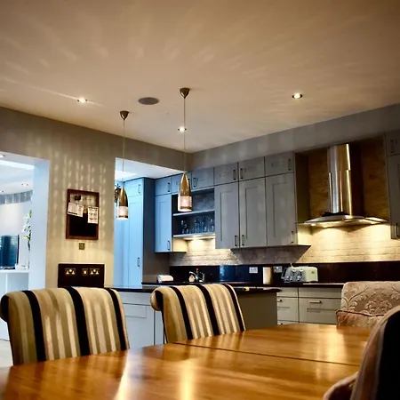 Dom wakacyjny Refurbished Traditional Townhouse *