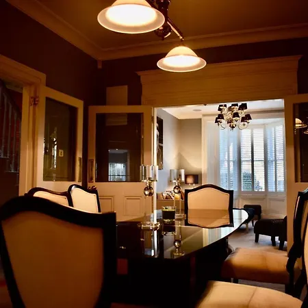 Dom wakacyjny Refurbished Traditional Townhouse *
