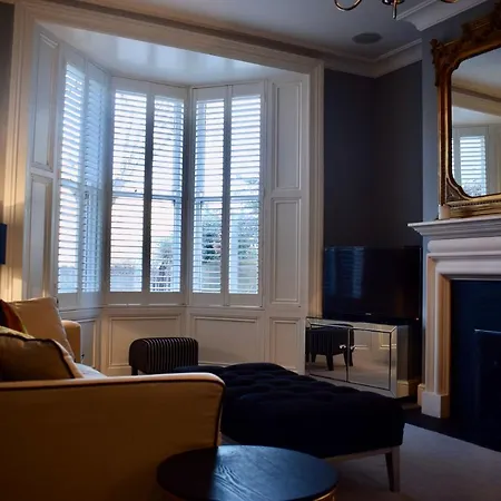 Refurbished Traditional Townhouse Dom wakacyjny *