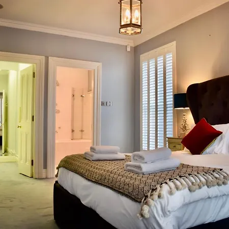 Refurbished Traditional Townhouse Dom wakacyjny *
