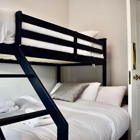 Refurbished Traditional Townhouse * 더블린