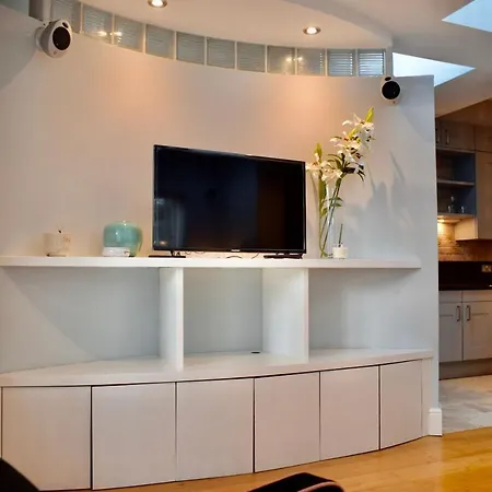 Refurbished Traditional Townhouse 펜션 더블린