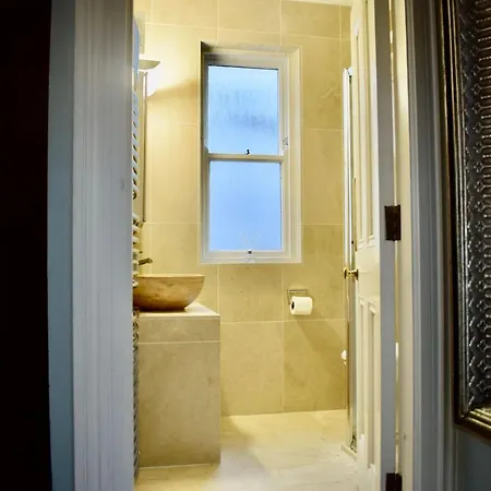 Refurbished Traditional Townhouse 펜션 더블린