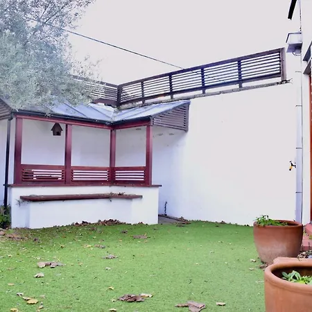 펜션 Refurbished Traditional Townhouse
