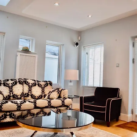 Refurbished Traditional Townhouse Дублин